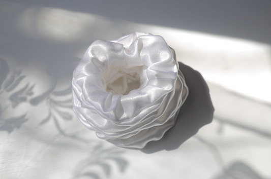 Chouchou en soie : L'accessoire beauté indispensable pour vos cheveux